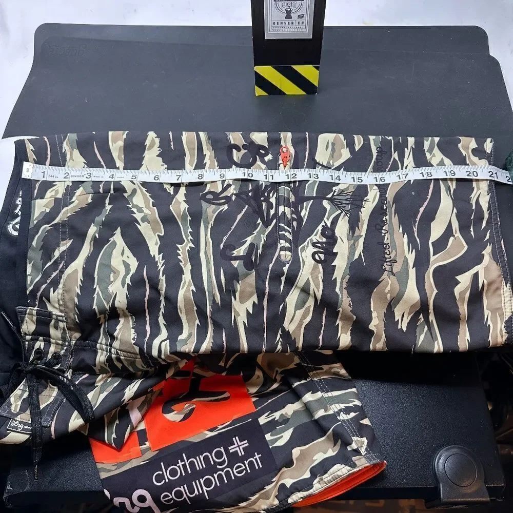 LRG® [Lifted Research Group] Mens TIGER Camo/Orange Logo – Board Shorts